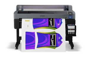 máquina de impressão em camisetas